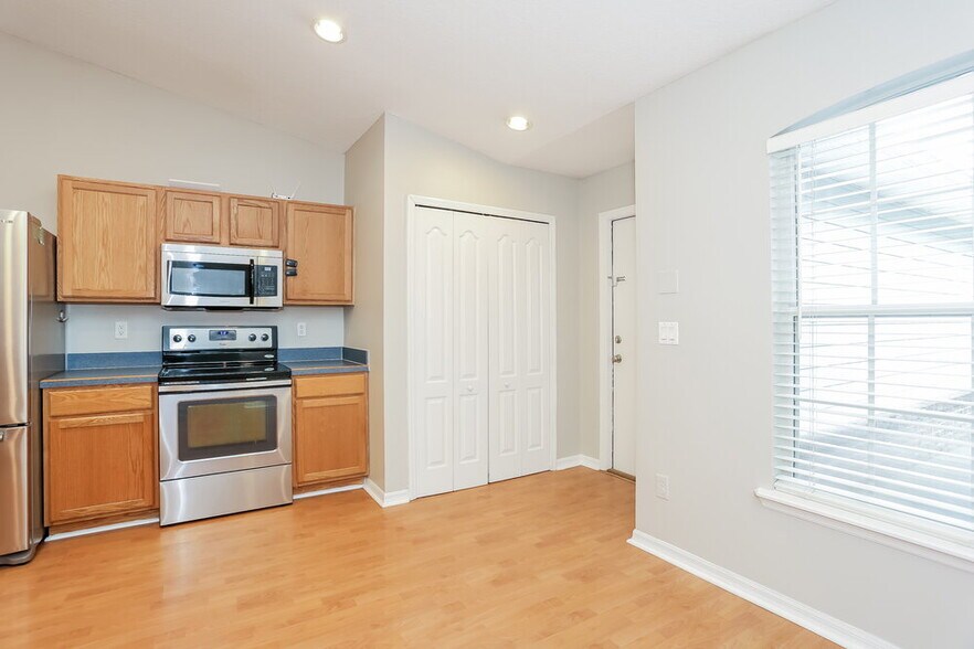 Building Photo - 12860 Ellis Island Dr