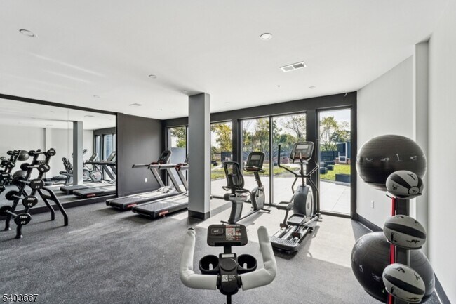 Building Photo - 140 W Webster Ave