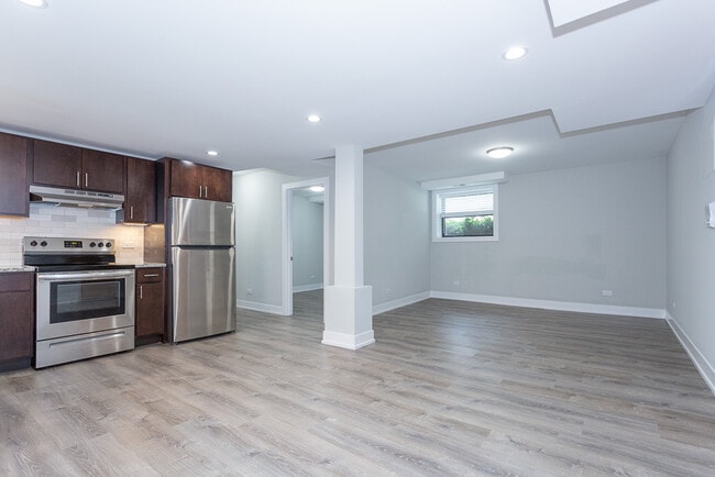 Building Photo - 923 Crain St