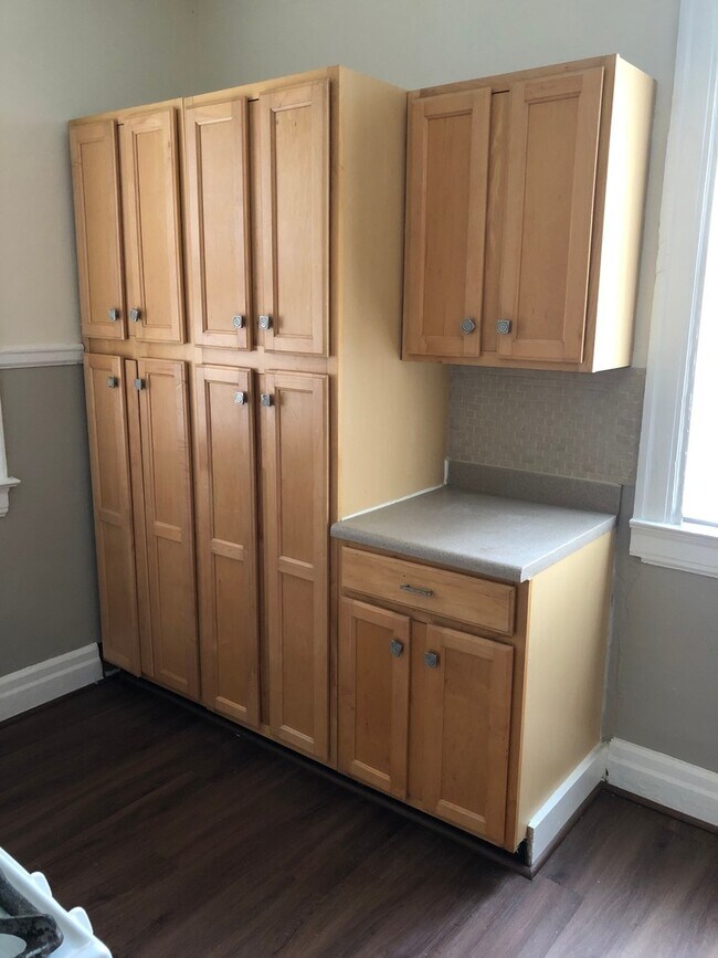 Building Photo - $1,600 - Newly Renovated 3 Bedroom Home With Study