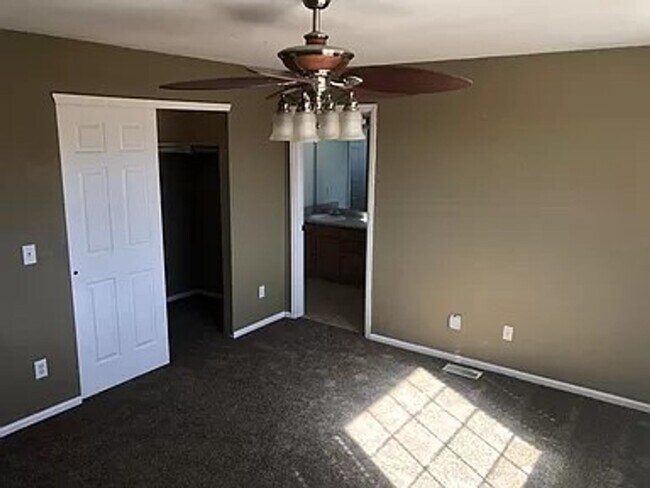 Building Photo - Beautiful 3 bed, 3 bath in D49