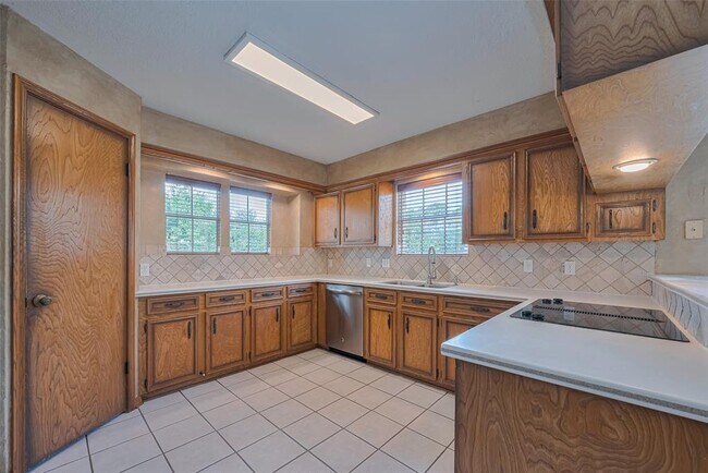 Building Photo - 14911 Sun Harbor Dr