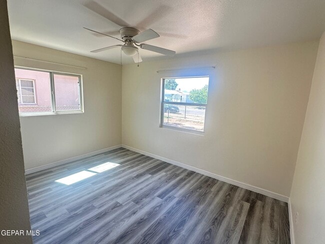 Building Photo - 5208 Blue Ridge Dr