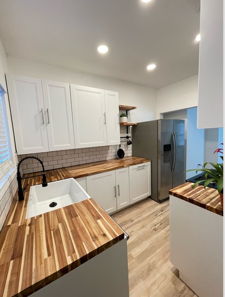 Building Photo - 124 E 7th St
