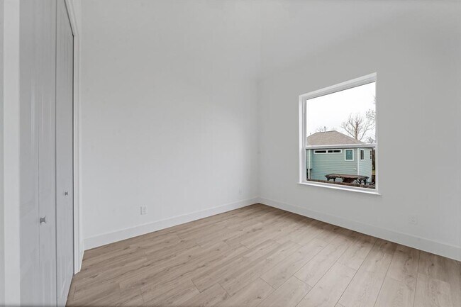 Building Photo - 2311 Solo St