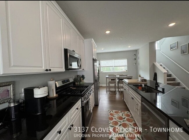 Building Photo - 3137 Clover Ridge Dr