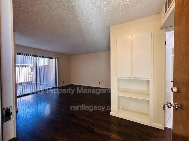 Building Photo - 2410 Starlight Ln