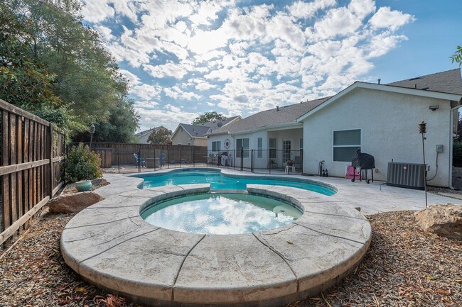 Building Photo - 3340 W Sady Ct