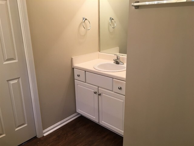 Building Photo - 145 Parkview Rd