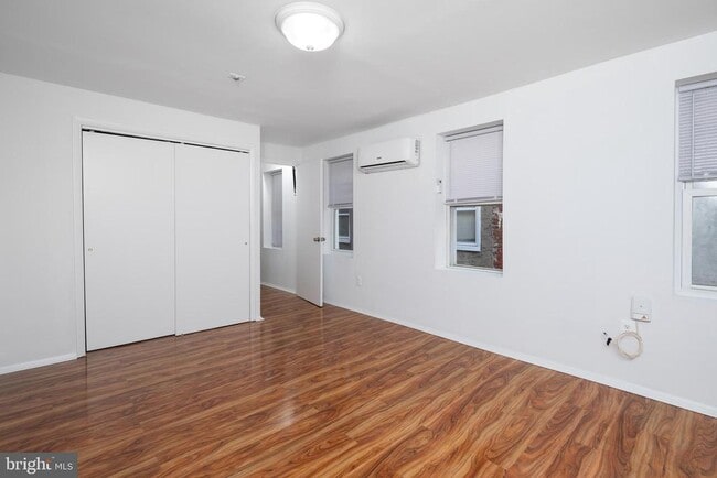 Building Photo - 633 N 3rd St