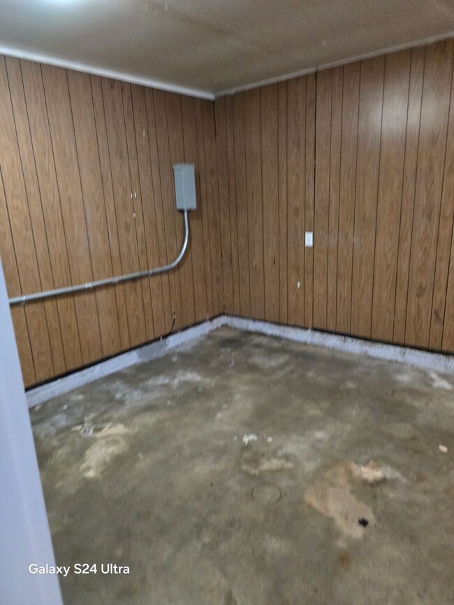 Building Photo - Nice 3BD/1BA
