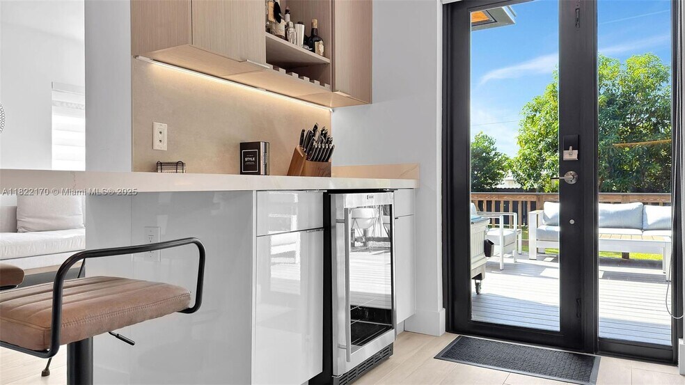 Building Photo - 130 SW 26th Rd