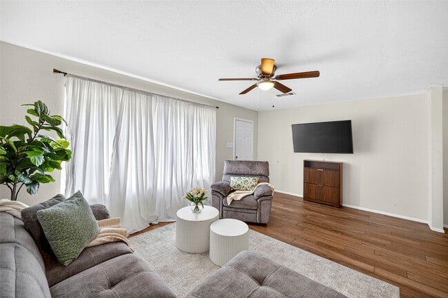 Building Photo - 6975 Chasewood Dr