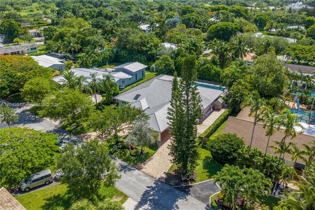Building Photo - 14601 Pompano Dr