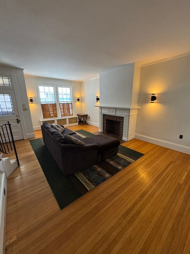 Building Photo - 126 College Ave