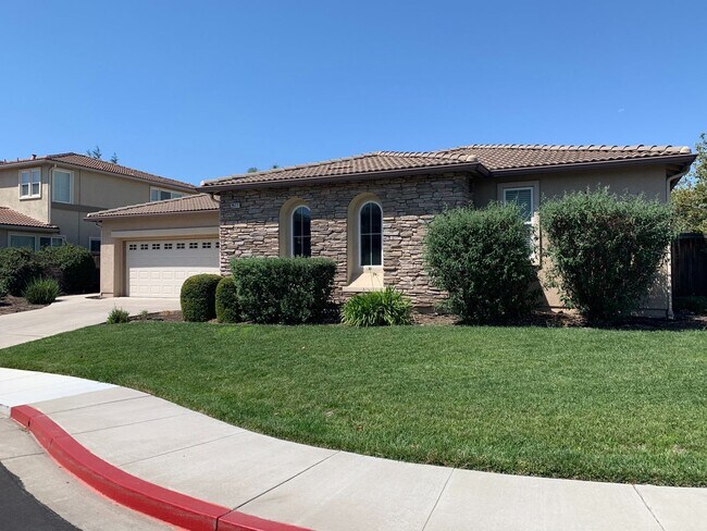 Building Photo - Single Story, Corner Lot in Brentwood!