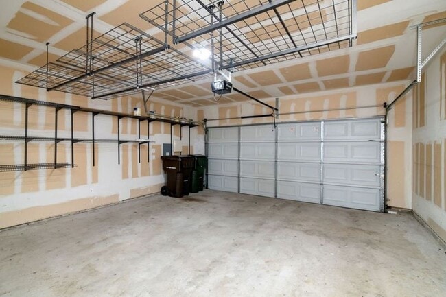 Building Photo - Townhome in Parker Estates!! READY for move in early June