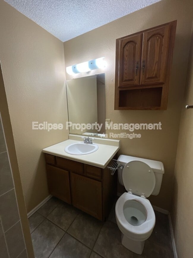 Building Photo - 626 Meadowood St