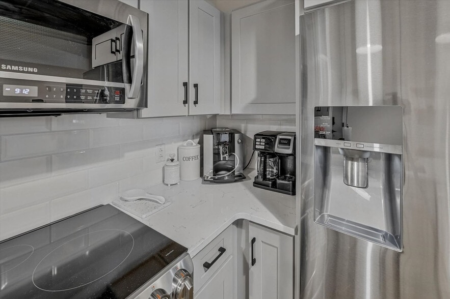 Building Photo - 610 21st Ave N