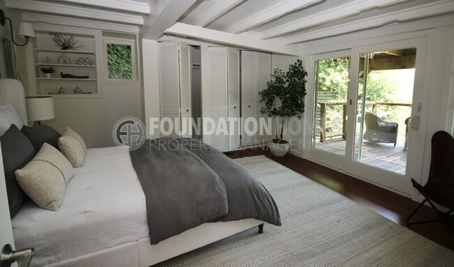 Building Photo - 47 Woodside Ln