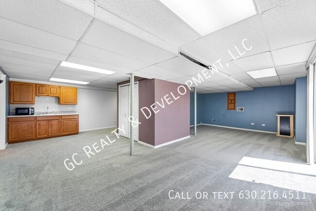Building Photo - 590 Golfers Ln