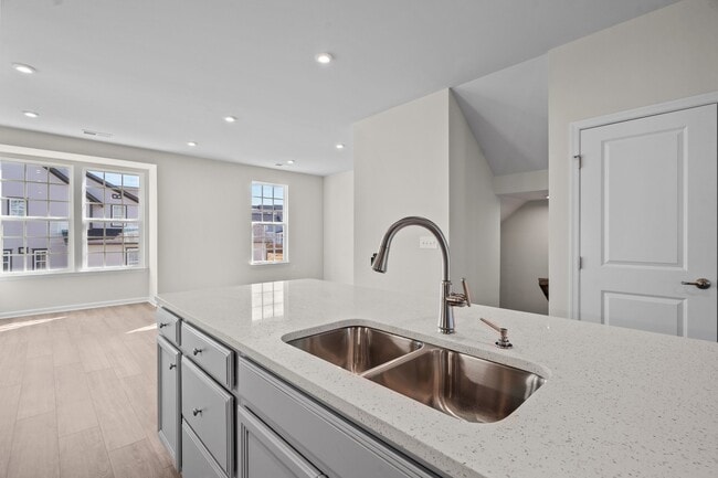 Building Photo - 1509 Newpoint Dr