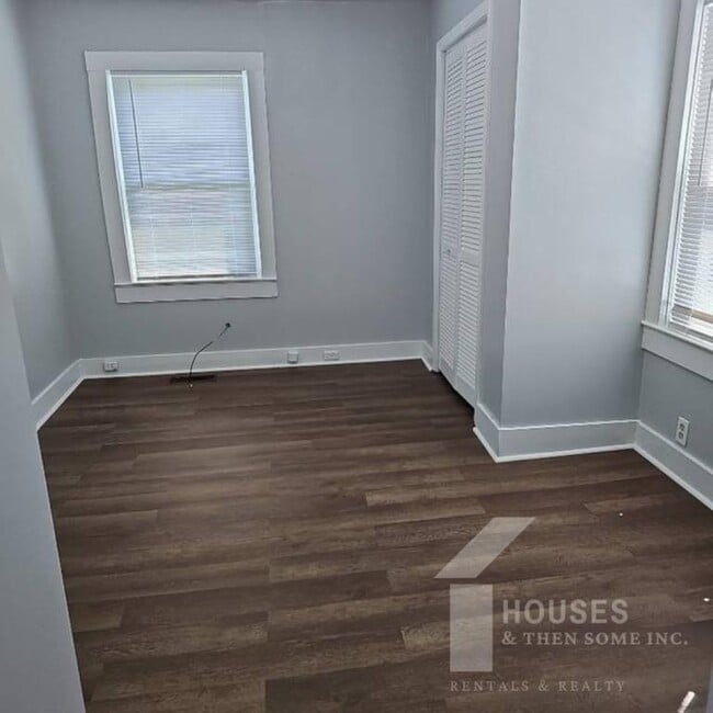 Building Photo - 354 E Floyd Baker Blvd