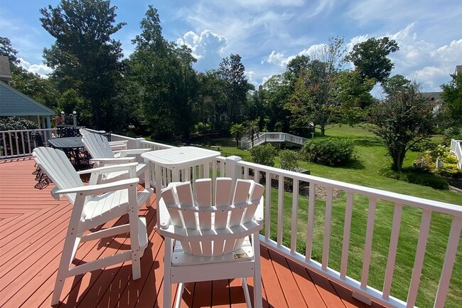 Building Photo - Beautifully FURNISHED 3bd/2.5 BA Home NO CATS