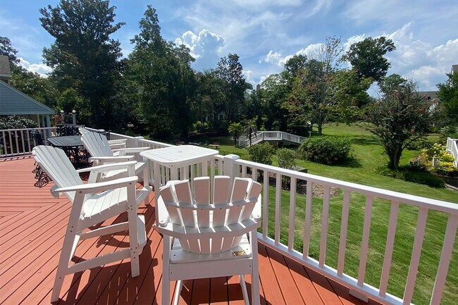 Building Photo - Beautifully FURNISHED Off Season 3bd/2.5 BA Single Family Home