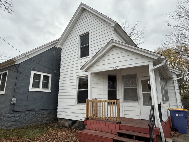 Primary Photo - West Side 3-bedroom