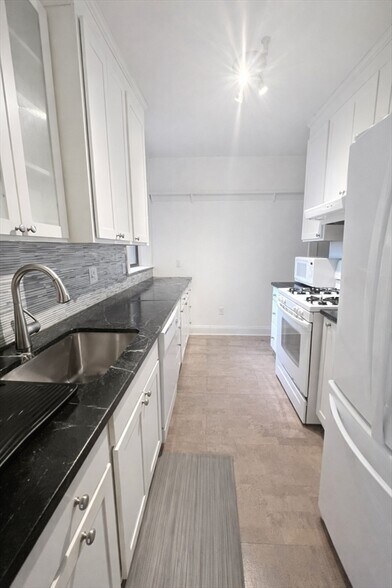 Building Photo - 10 Jamaicaway