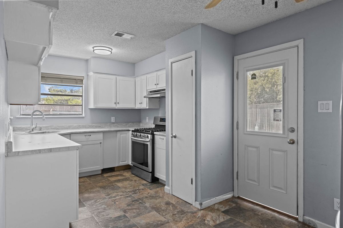 Building Photo - 5116 Canadian Ave