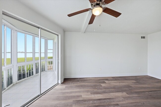 Building Photo - 769 John Ringling Blvd