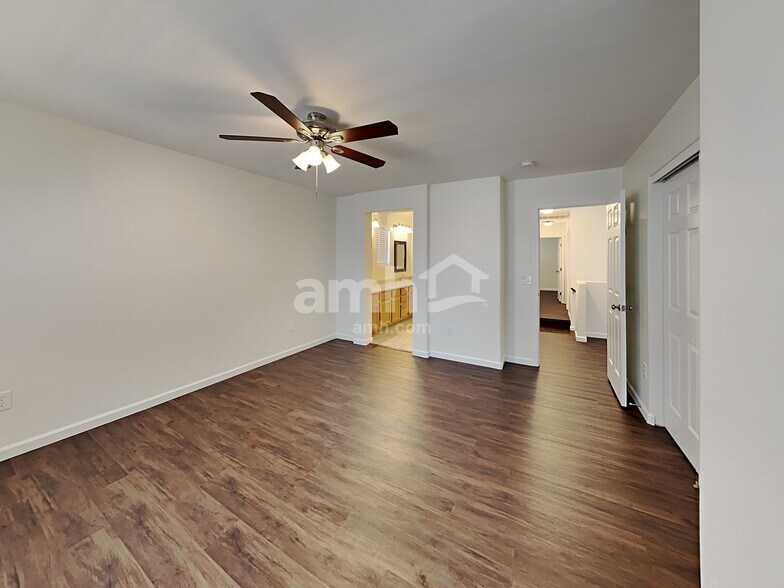 Building Photo - 8745 E Lindner Ave