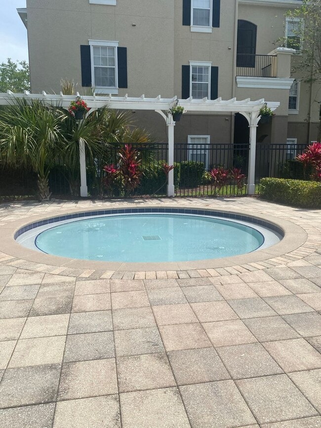 Building Photo - Beautiful 2 bed/2bath 2nd floor townhome i...