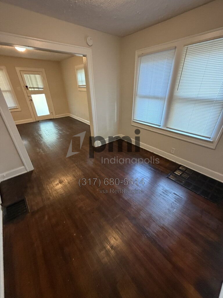 Building Photo - 943 N Drexel Ave