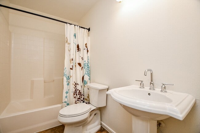 Building Photo - 835 Victoria Lakes Dr