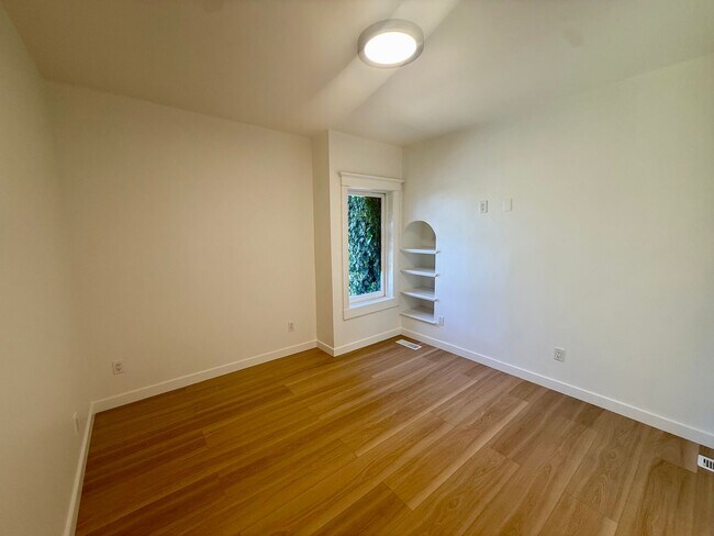 Building Photo - 1053 De Haro St