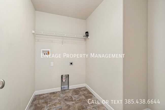 Building Photo - 11234 Summer Heights Dr
