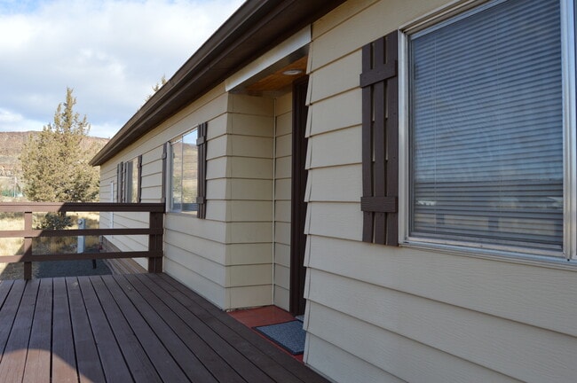 Building Photo - Welcome Home!