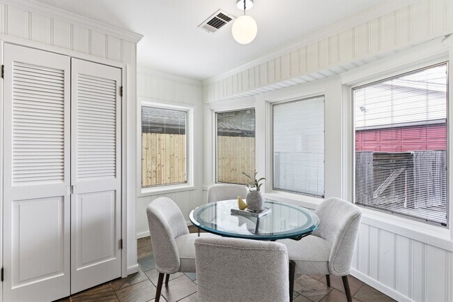 Building Photo - 531 Azaleadell Dr