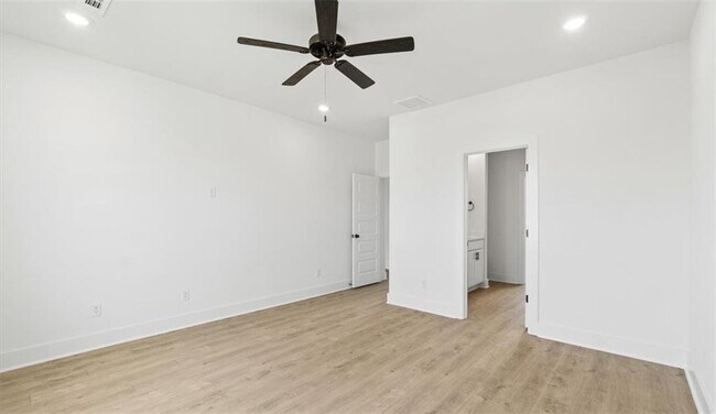 Building Photo - 4856 W Aurora St