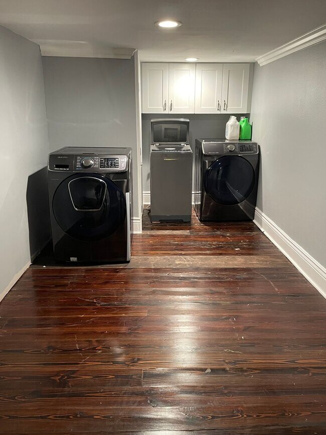 Building Photo - Gorgeous 3BD in Midcity, with a Garage and Large Deck/Terrace