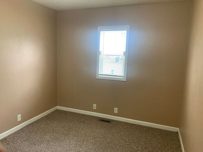 Building Photo - 2 Bedroom 1 Bath Northside between Union H...