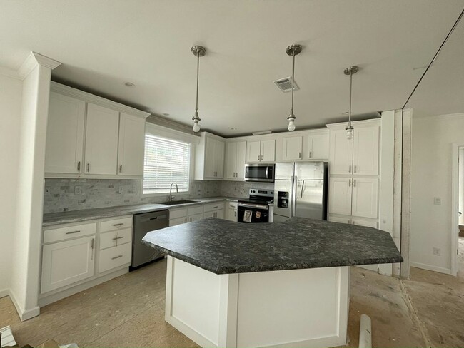 Building Photo - 2914 Stallion Ct