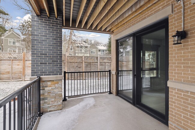 Balcony ideal for entertaining - 222 Ferndale Rd S