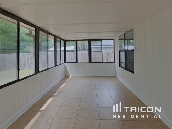 Building Photo - 6466 Diamond Leaf Ct N