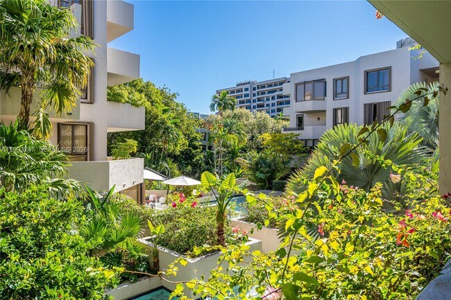 Building Photo - 251 Crandon Blvd