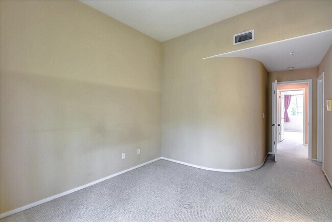 Building Photo - 990 Alpine Terrace