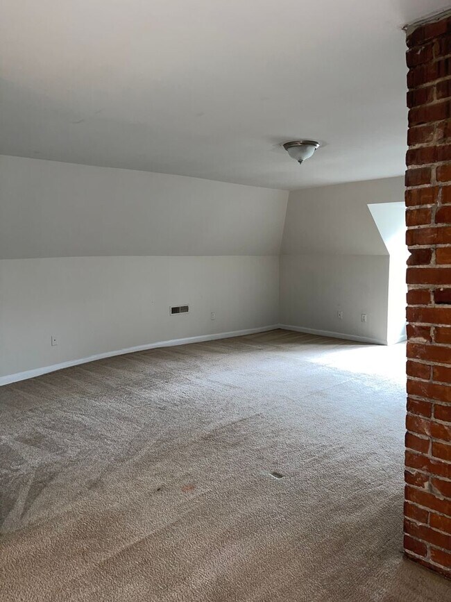 Building Photo - 374 Park Ave